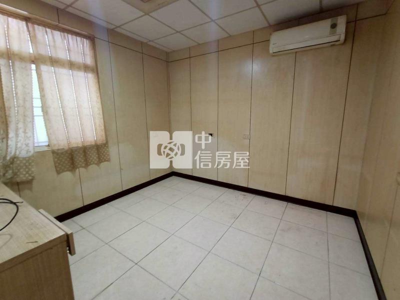 龍岡路大面寬透天房屋室內格局與周邊環境