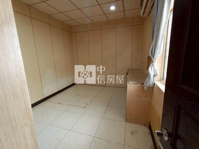 龍岡路大面寬透天房屋室內格局與周邊環境