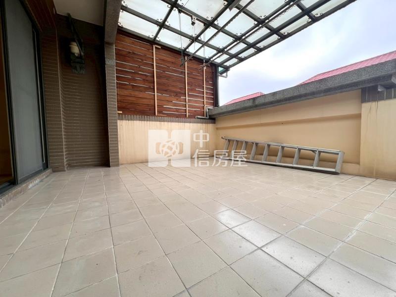 中國醫旁震後雙車美別墅房屋室內格局與周邊環境
