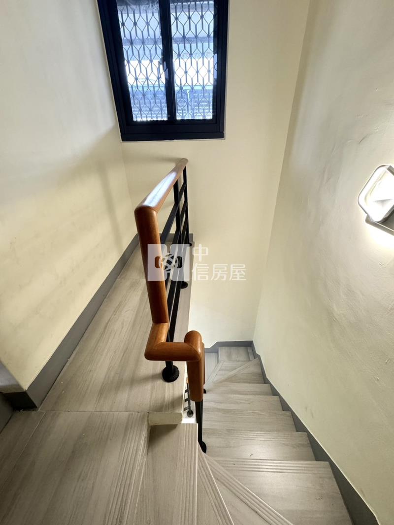 大里成功國中大車庫美墅房屋室內格局與周邊環境