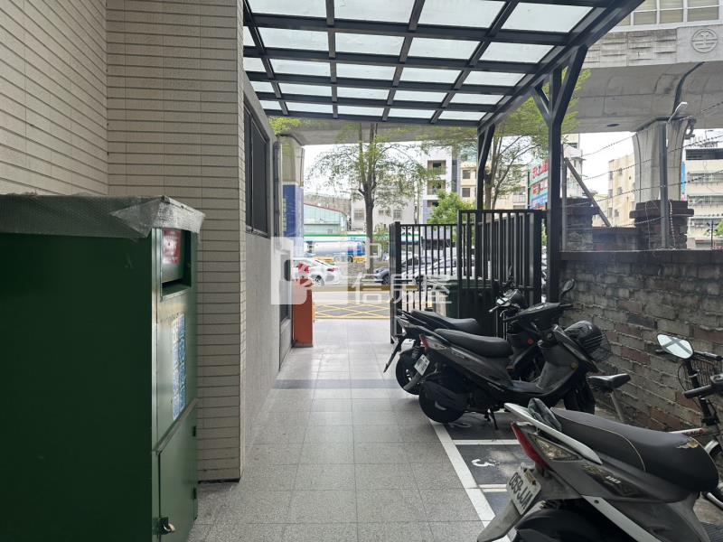 鼎泰鑫聚三房大露台大平車房屋室內格局與周邊環境