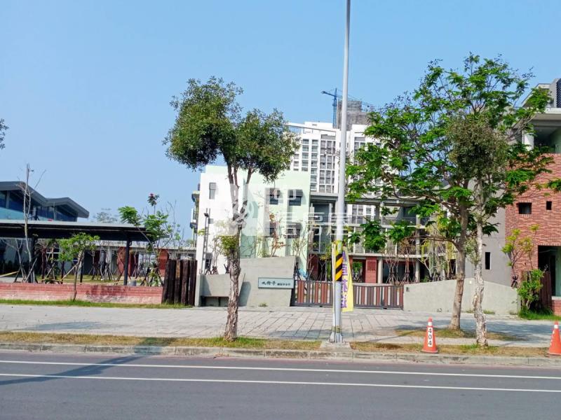 九份子住六三角窗建地房屋室內格局與周邊環境