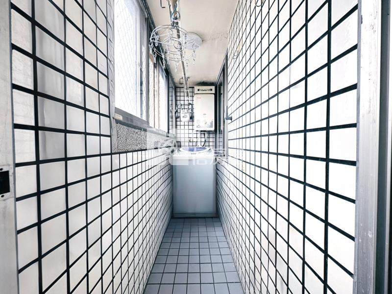 衛道名廈高樓層朝南大４房房屋室內格局與周邊環境