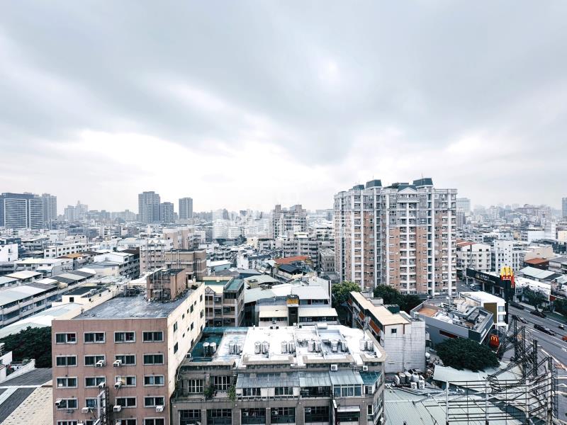 衛道名廈高樓層朝南大４房房屋室內格局與周邊環境