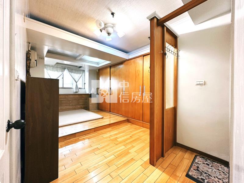 衛道名廈高樓層朝南大４房房屋室內格局與周邊環境