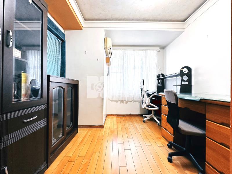 衛道名廈高樓層朝南大４房房屋室內格局與周邊環境