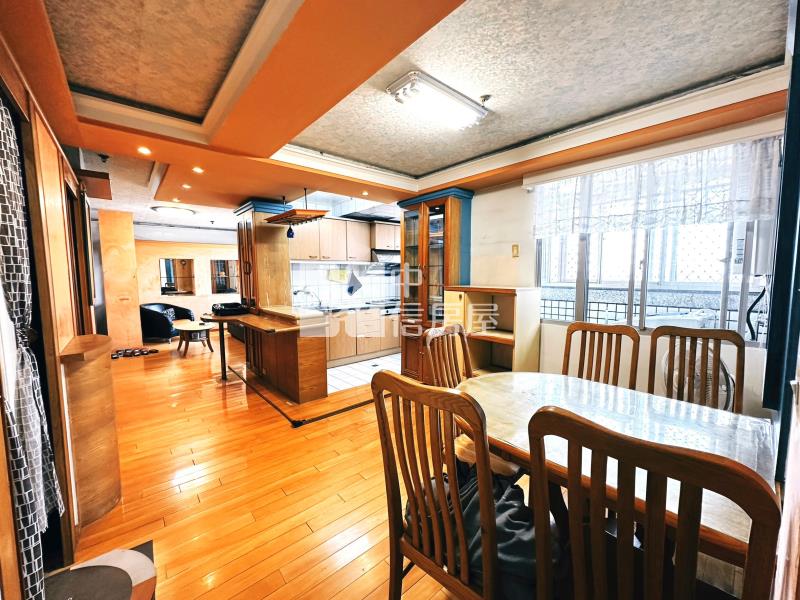 衛道名廈高樓層朝南大４房房屋室內格局與周邊環境