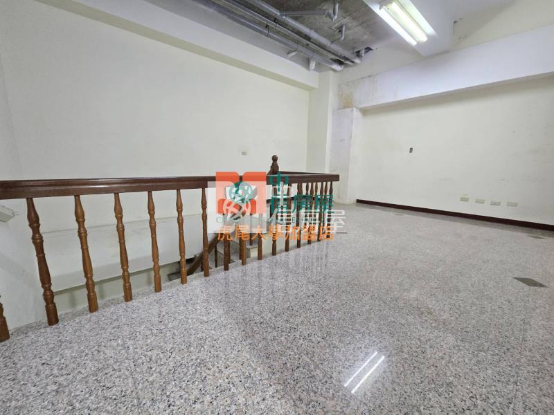 虎尾市中心燙金店面房屋室內格局與周邊環境
