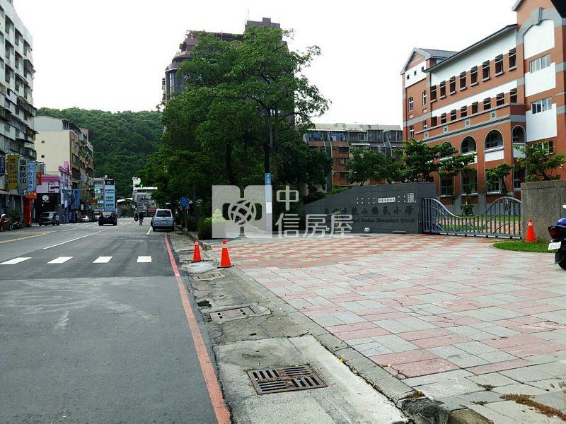 鼓山哈瑪星透天店面房屋室內格局與周邊環境
