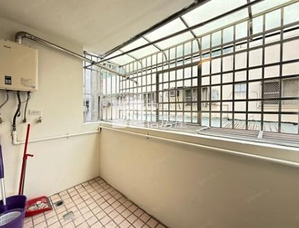 西屯經貿園區三房車位房屋室內格局與周邊環境