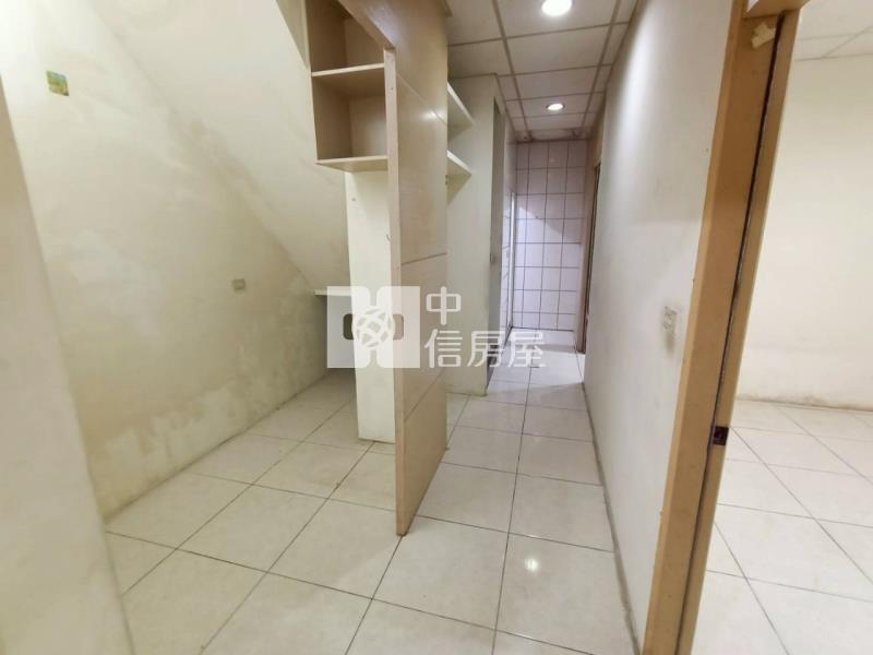 龍岡路低總價透天房屋室內格局與周邊環境