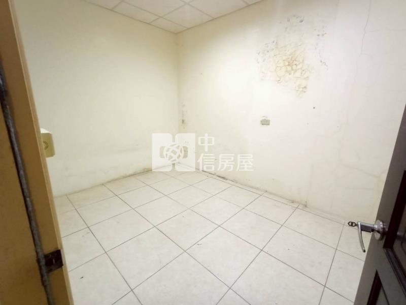 龍岡路低總價透天房屋室內格局與周邊環境