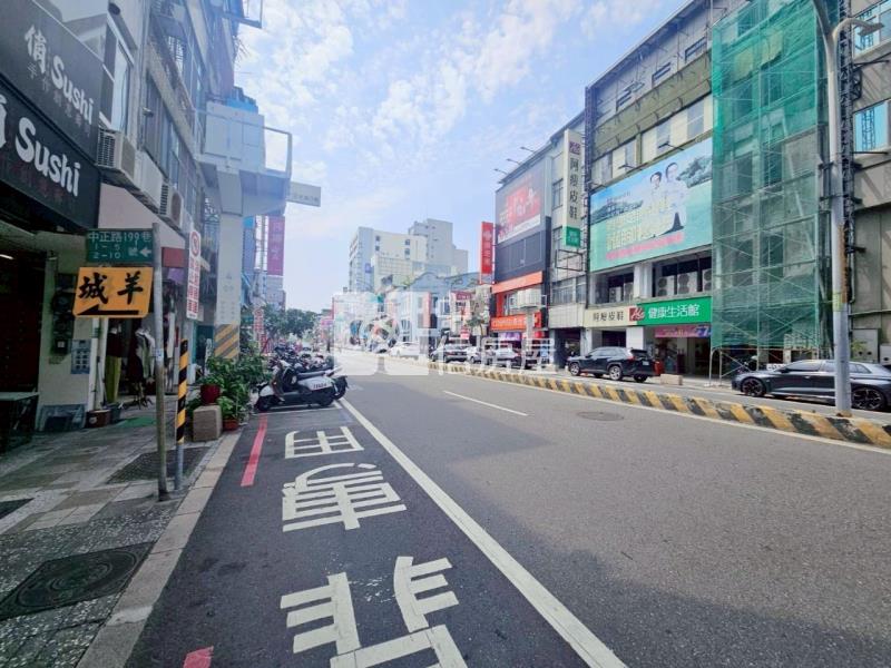 中正路商業區建地送透天房屋室內格局與周邊環境