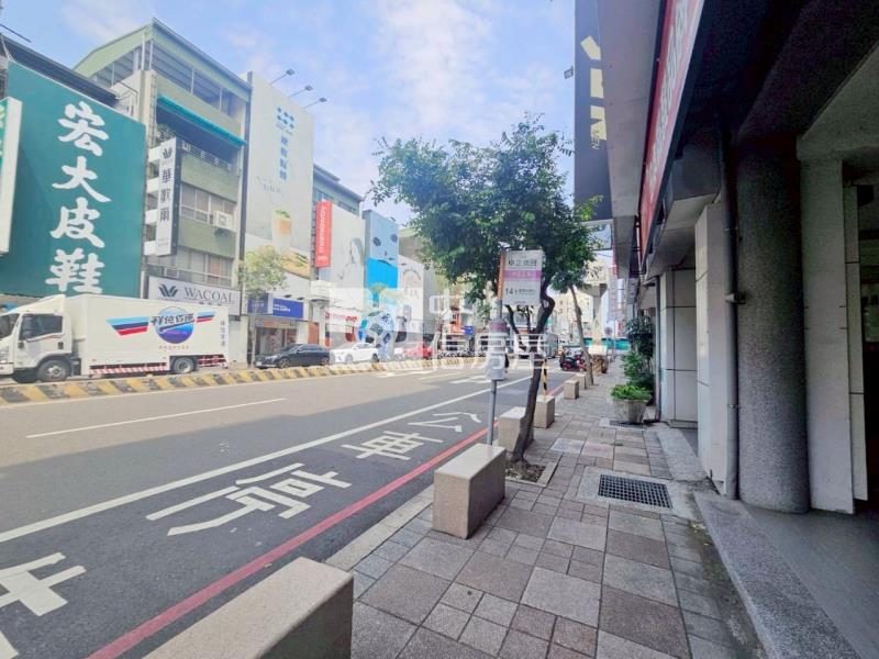 中正路商業區建地送透天房屋室內格局與周邊環境