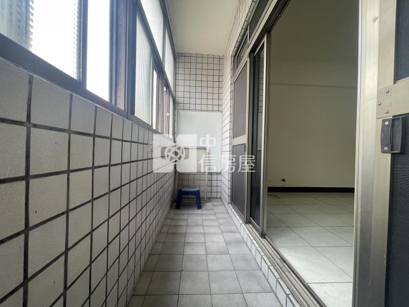 平鎮聖羅蘭明亮3+1房房屋室內格局與周邊環境
