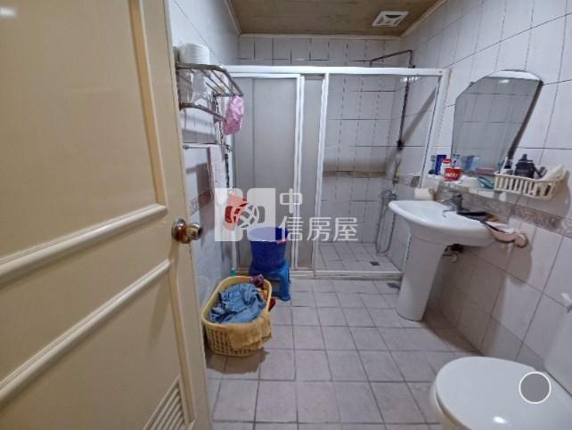 仁武商圈臨路/大地坪/四套房雙車墅房屋室內格局與周邊環境