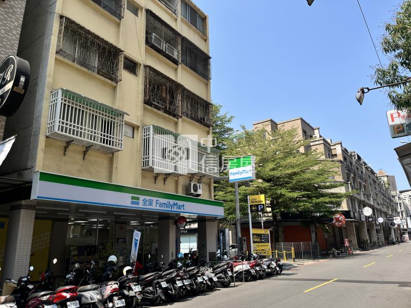 一中正錦新街邊間大店面房屋室內格局與周邊環境