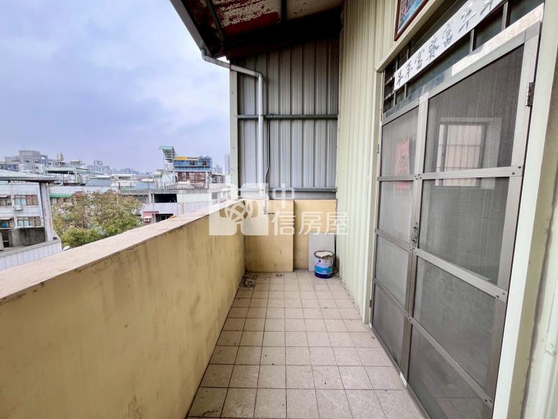 東區大空間大地坪黃金透店房屋室內格局與周邊環境