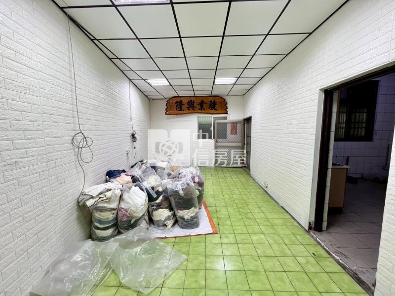 東區大空間大地坪黃金透店房屋室內格局與周邊環境