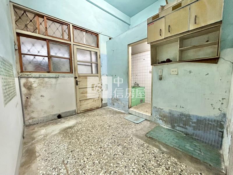 東區學區旁臨10米路透天房屋室內格局與周邊環境