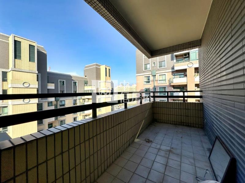 大鵬次頂樓景觀戶三房平車房屋室內格局與周邊環境