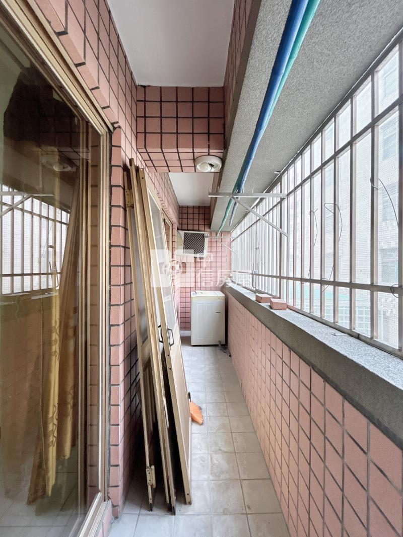 近西區星巴克華廈三房房屋室內格局與周邊環境