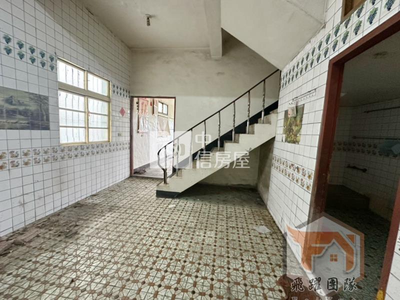 近龍岡圓環獨棟大地坪透天＂四面採光＂房屋室內格局與周邊環境
