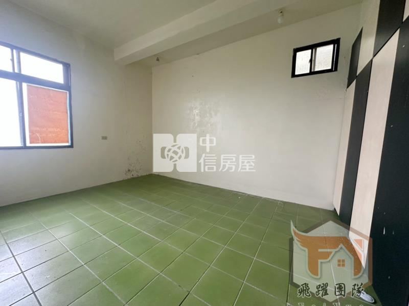 近龍岡圓環獨棟大地坪透天＂四面採光＂房屋室內格局與周邊環境