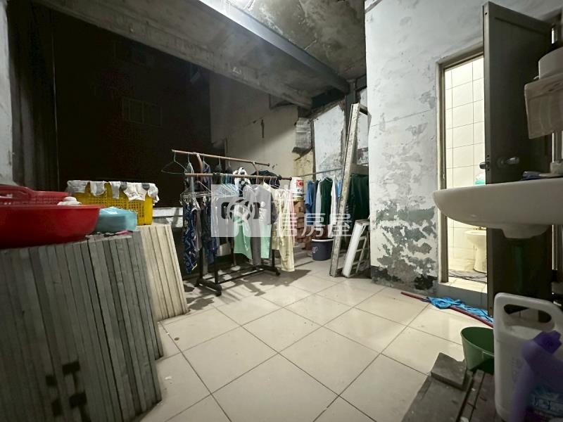 臨30米正南平路賺錢透店房屋室內格局與周邊環境