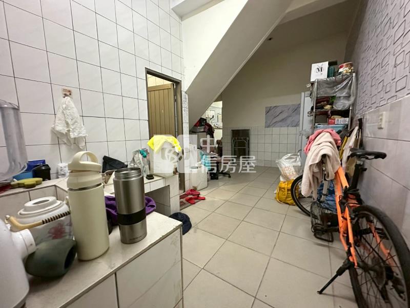 臨30米正南平路賺錢透店房屋室內格局與周邊環境