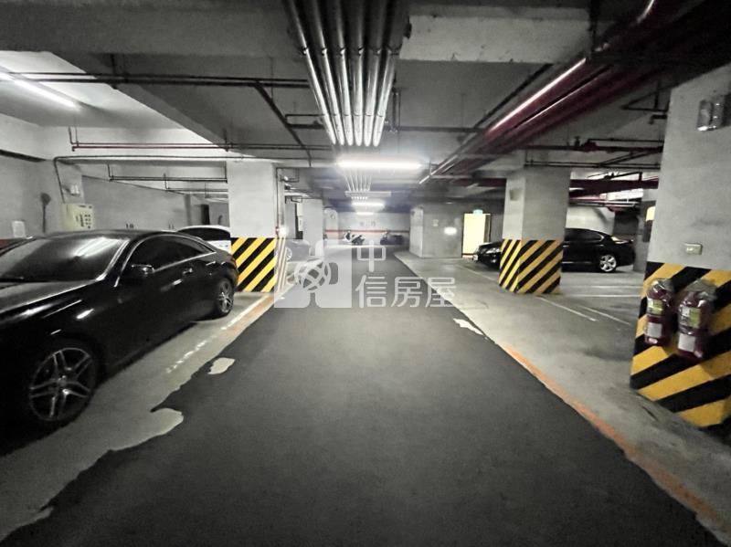 水湳聖府晶華三房平車房屋室內格局與周邊環境
