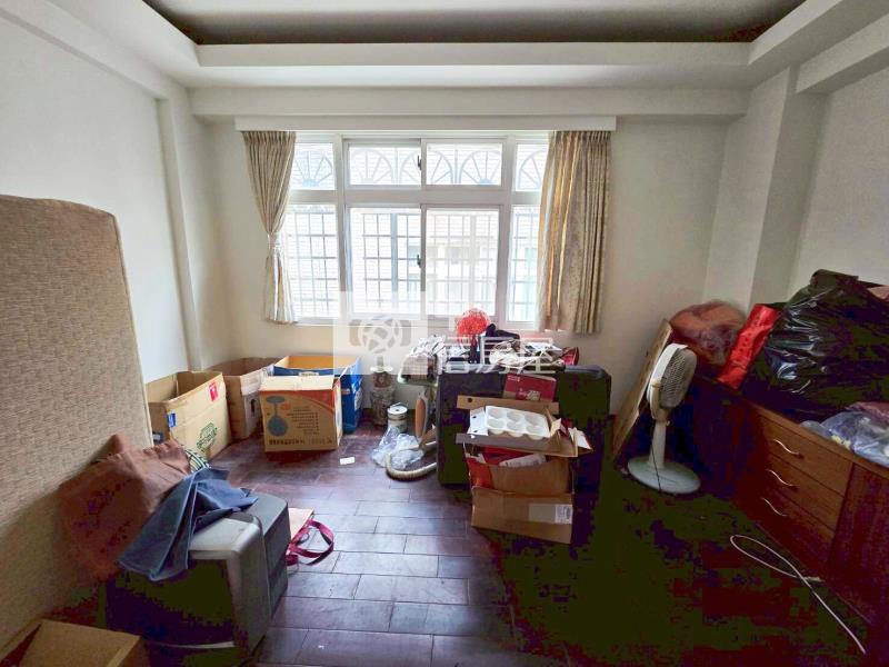 【奔馳】向日葵透天店面房屋室內格局與周邊環境
