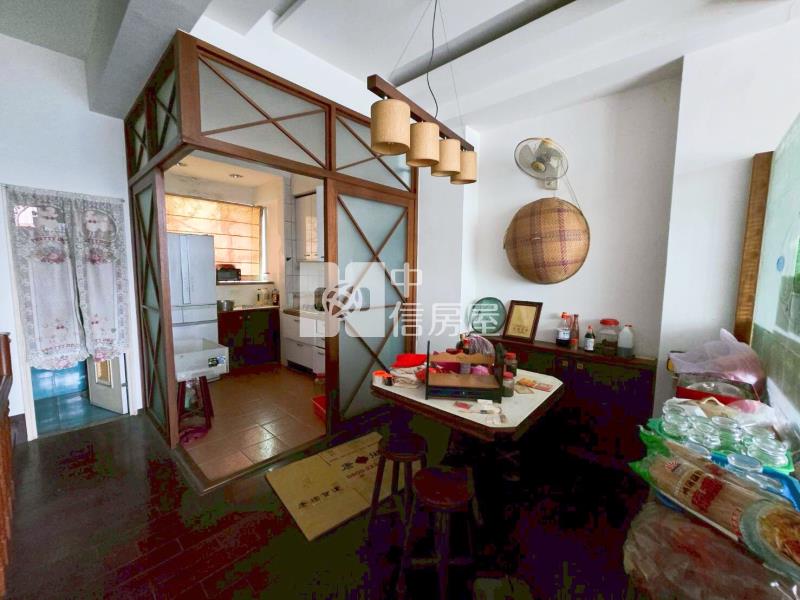 【奔馳】向日葵透天店面房屋室內格局與周邊環境