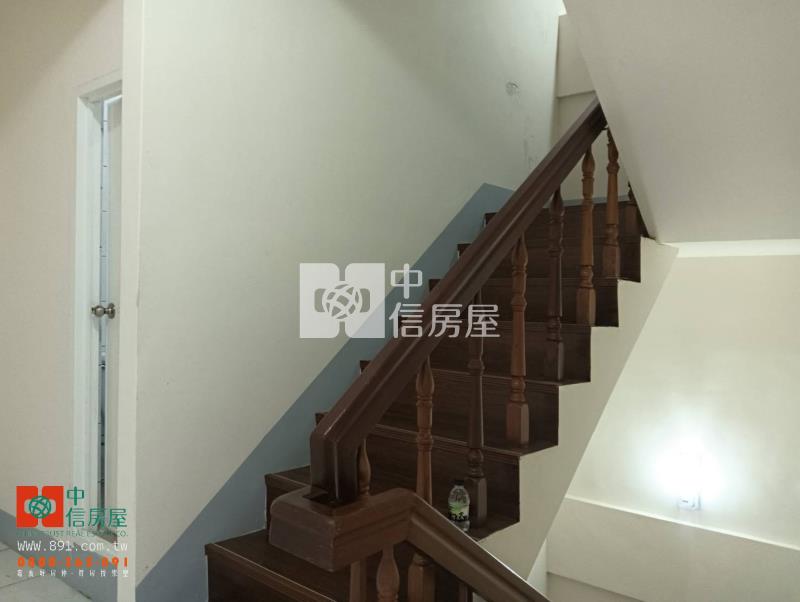大林鎮中興路旁車庫透天房屋室內格局與周邊環境
