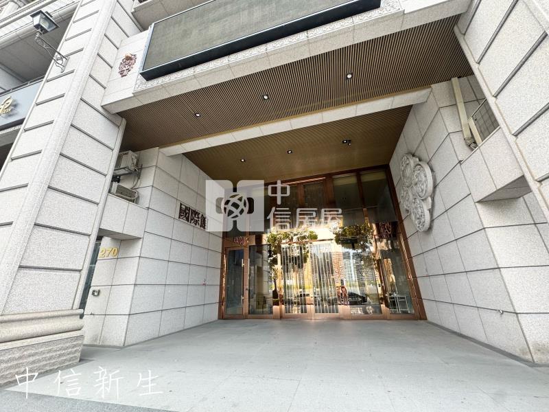 A18高鐵站前600米商辦+4車位房屋室內格局與周邊環境