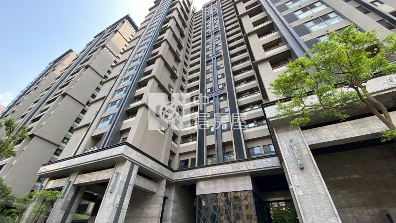 雲世紀三房空間角間附雙車位房屋室內格局與周邊環境