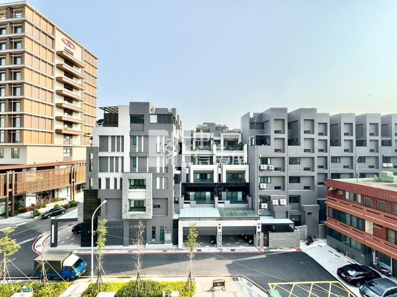 捷市邦烏日高鐵特區三房連號雙平車房屋室內格局與周邊環境