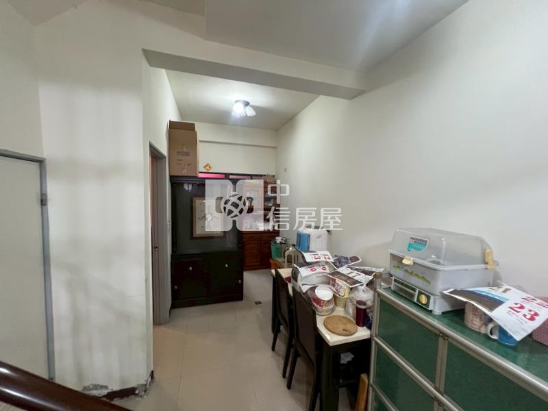 長億臨路車庫別墅房屋室內格局與周邊環境