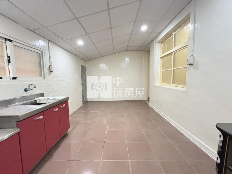 福潭路大面寬孝親透天房屋室內格局與周邊環境