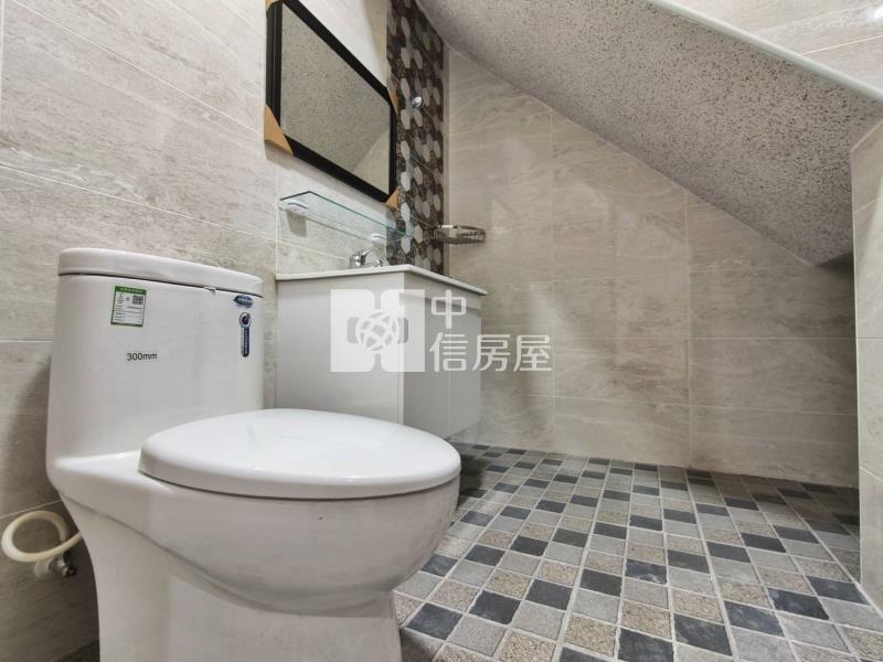 屏東市車庫別墅房屋室內格局與周邊環境
