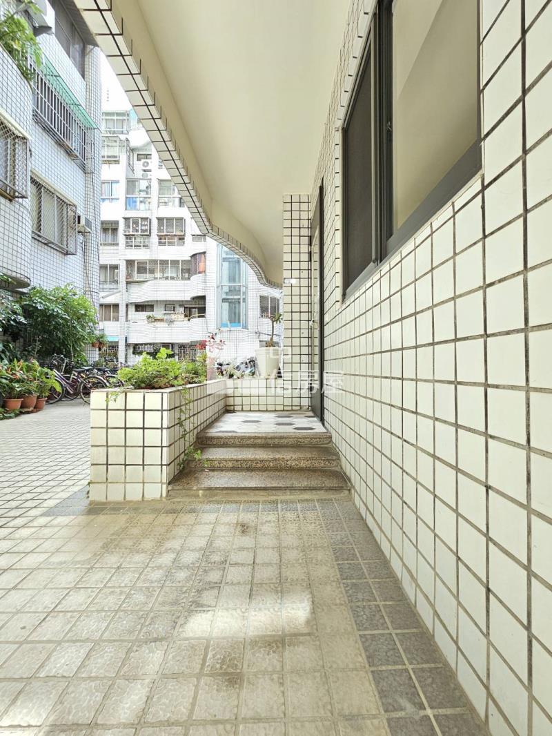 五期白天下三房車位房屋室內格局與周邊環境