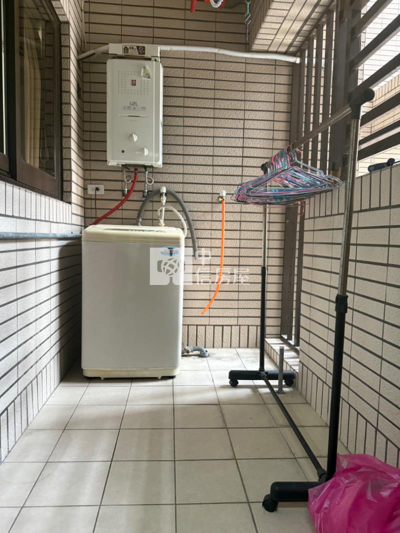 鴻築新巴黎-2房+車位房屋室內格局與周邊環境