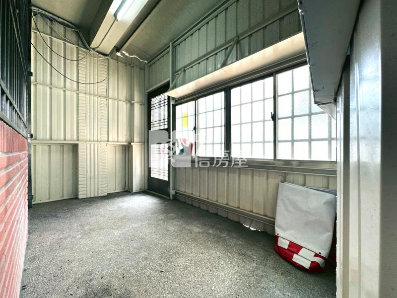 水湳經貿邊間朝南商用金透天房屋室內格局與周邊環境