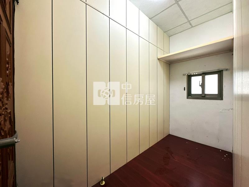 水湳經貿邊間朝南商用金透天房屋室內格局與周邊環境