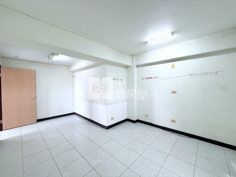 歸仁圓環明亮三房已租車位房屋室內格局與周邊環境
