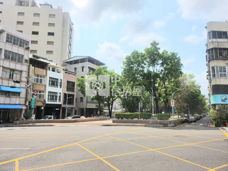 人體印鈔機「金雞母現身」房屋室內格局與周邊環境