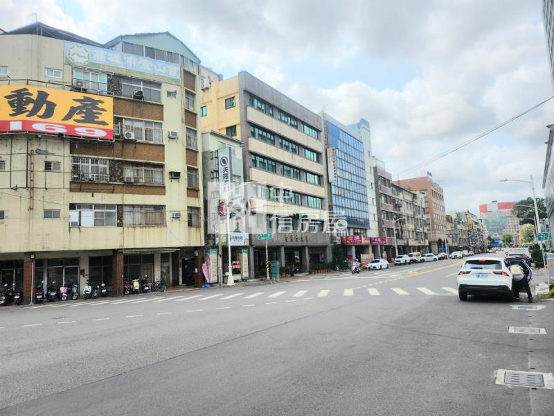 人體印鈔機「金雞母現身」房屋室內格局與周邊環境