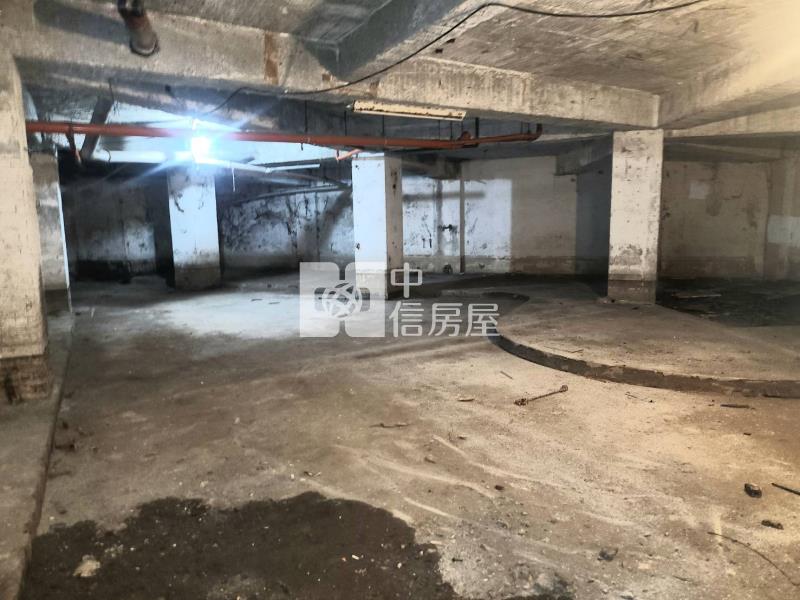人體印鈔機「金雞母現身」房屋室內格局與周邊環境