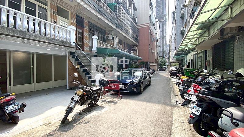 中國醫住三活巷亮透天房屋室內格局與周邊環境