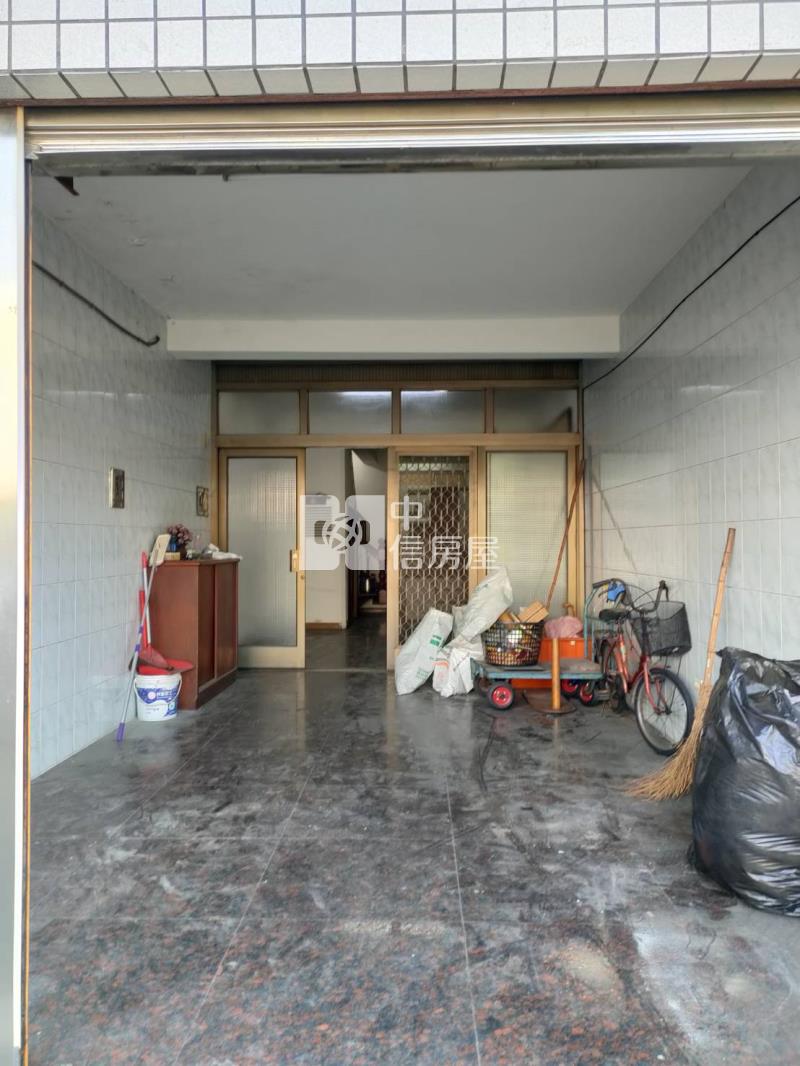 鳳山國中捷運工協市場透天車墅房屋室內格局與周邊環境